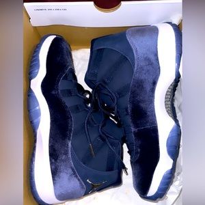 Brand new never been worn 2022 Wmns Air Jordan 11 Retro 'Midnight Navy Velvet'